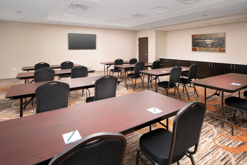 Homewood Suites By Hilton Kansas City Speedway Ks 35/42