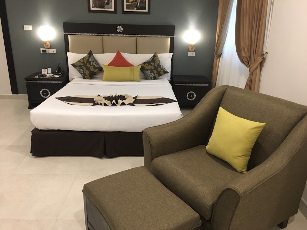 Mac Boutique Suites 38/69