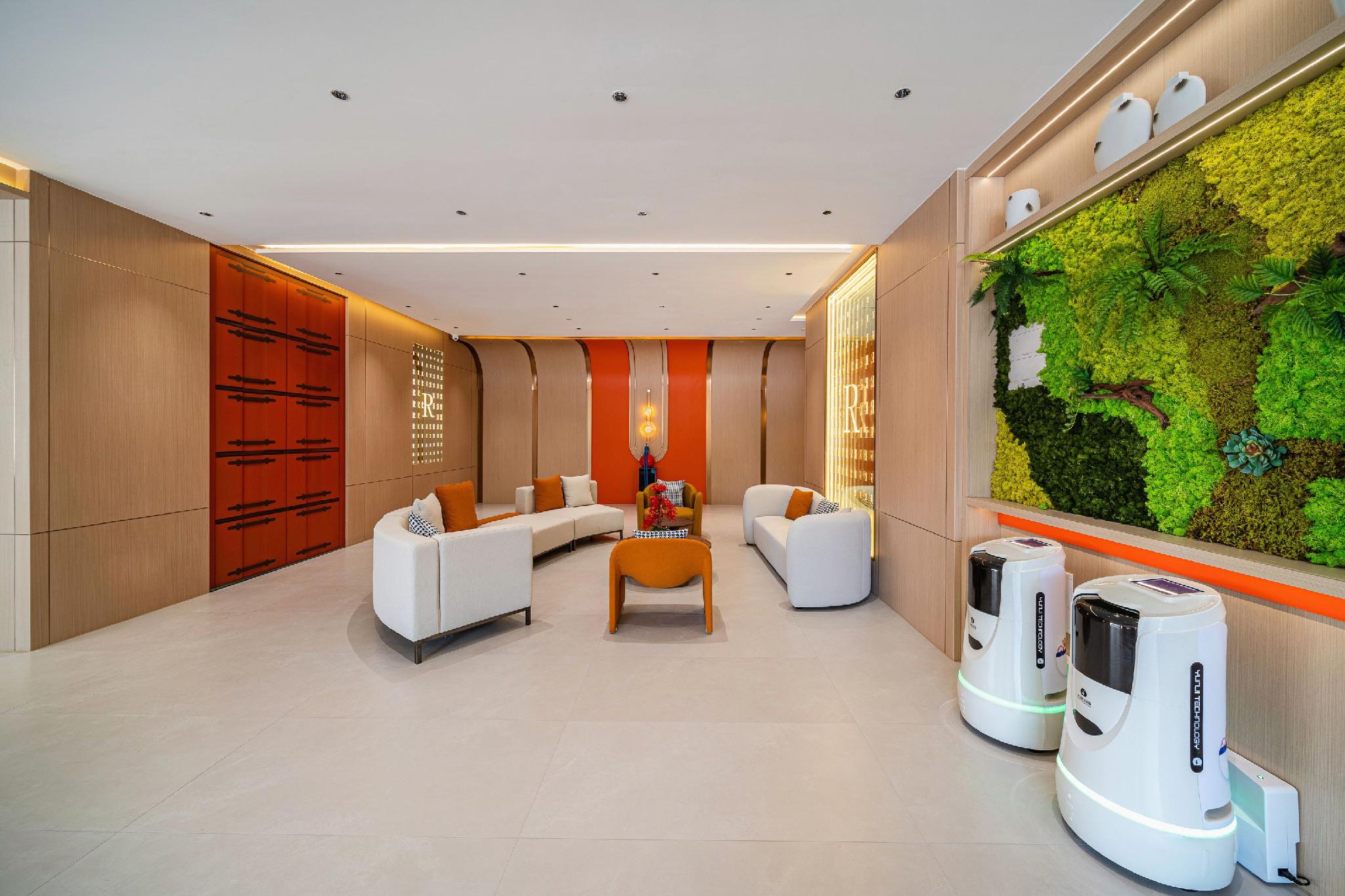 REZEN LONGUU Hotel (Guangzhou Baoneng Performance Center Luogang Subway Station) 55/57