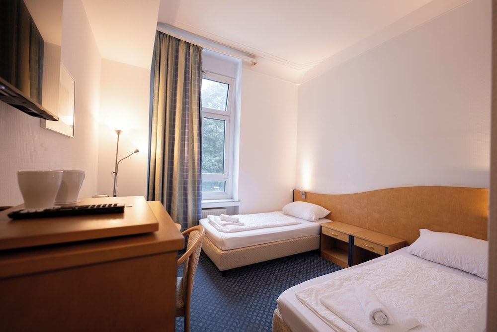 HOTEL VIKTORIA NEUSS 12/68