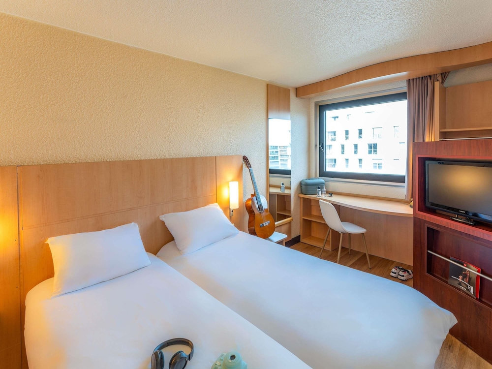 Ibis Paris 17 Clichy Batignolles 16/75