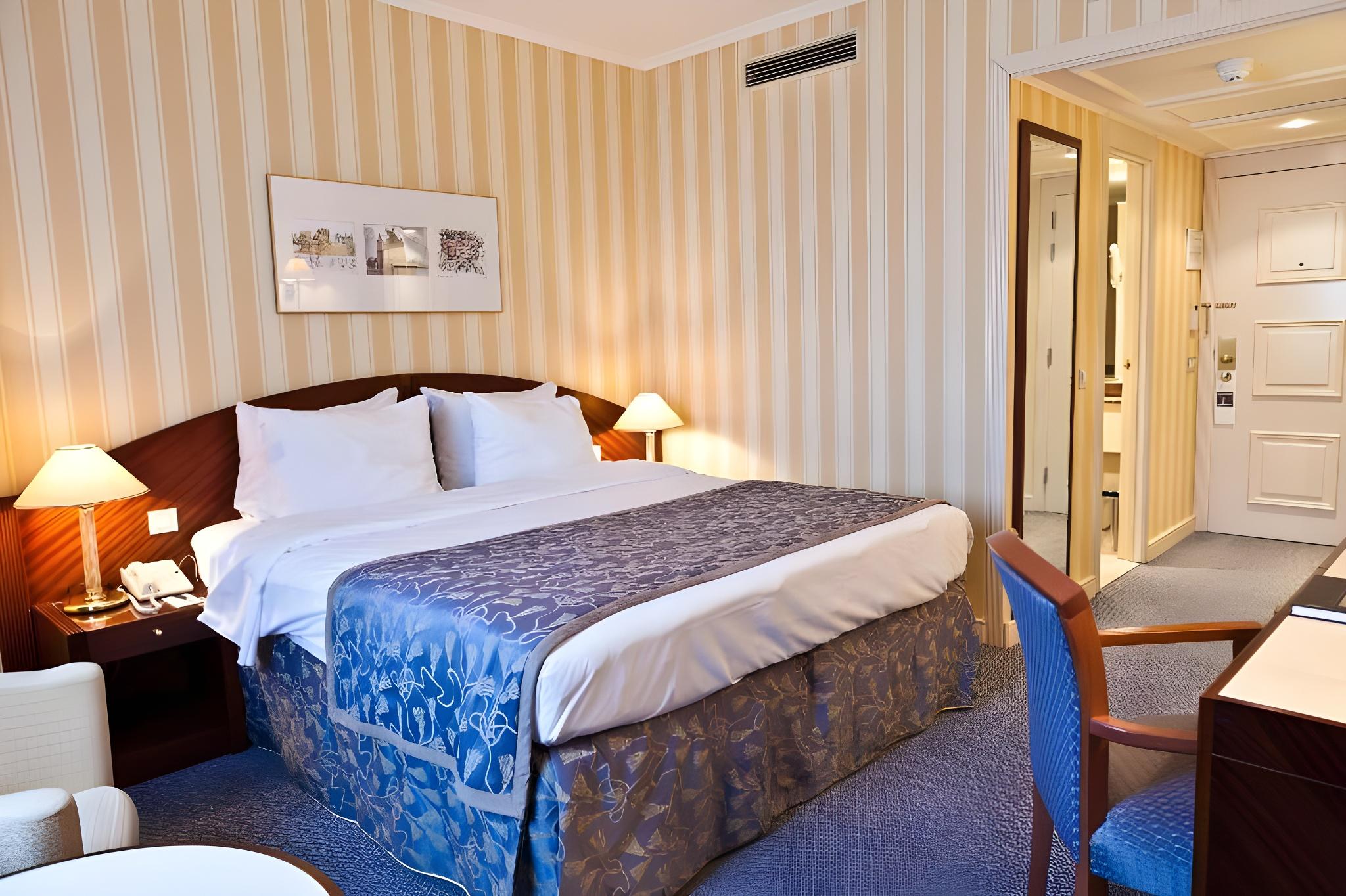 Ambassador, Suite, King Bed