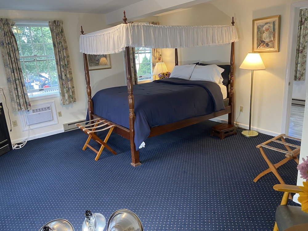The Taber Inne Suites 42/55