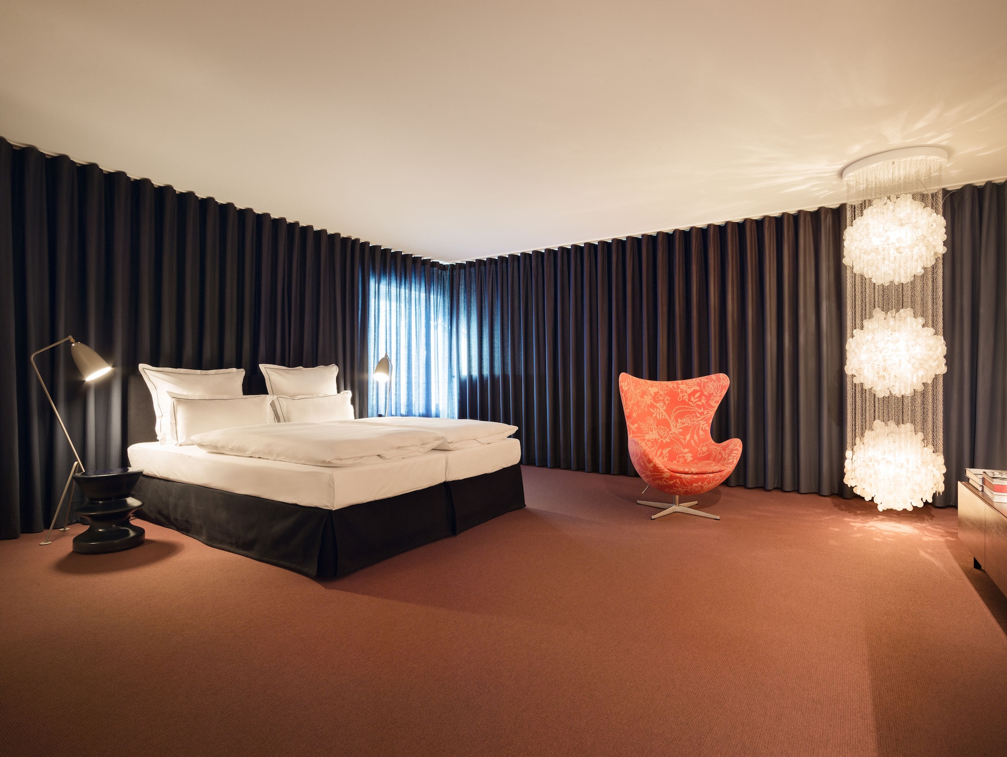 ROOM, LARGE