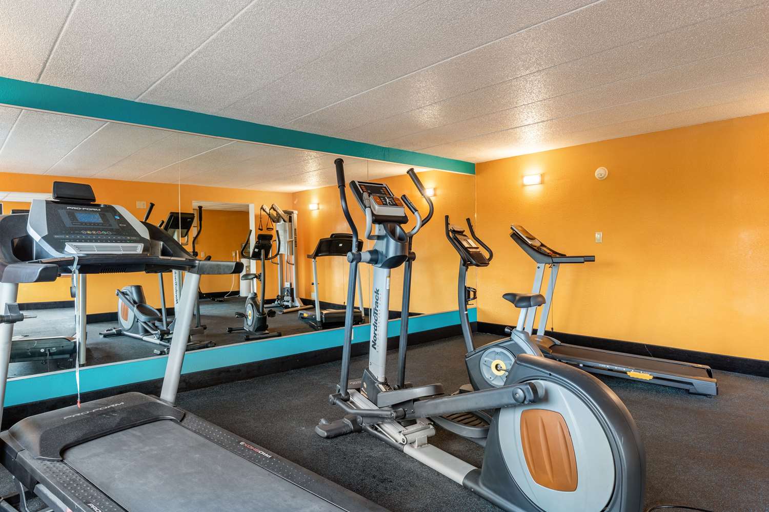 AmericInn & Suites By Wyndham Baraboo Event Center 7/25