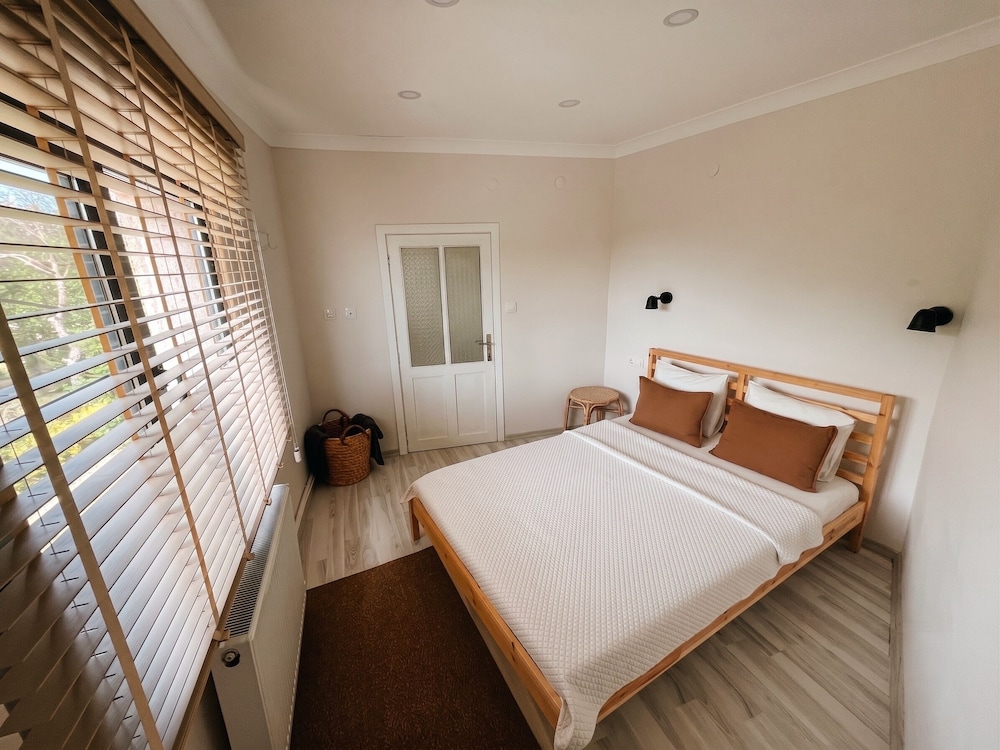 Attalos Suites Hotel 11/58