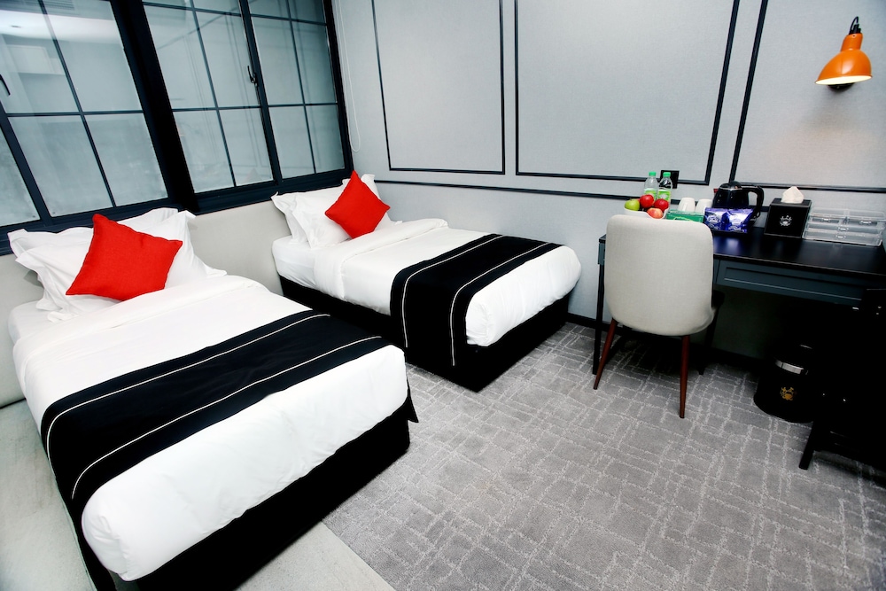 Stanton Hotel 27/50