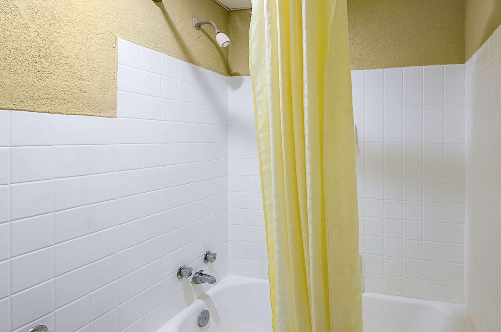 Travel Inn Bristol Near State Street (ex Rodeway Inn) 12/24
