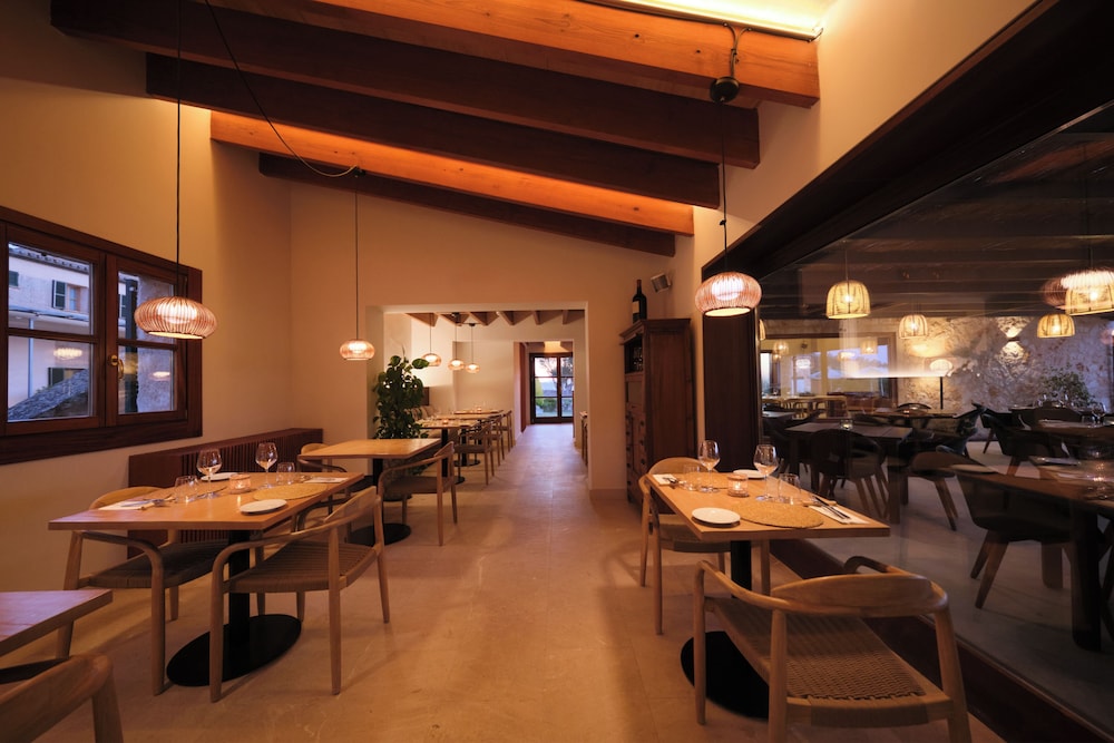 Hotel Rural Es Riquers 56/69