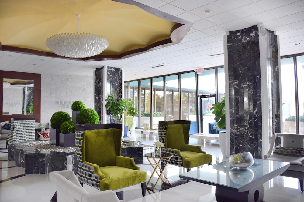 Seacoast Suites Hotel 61/75