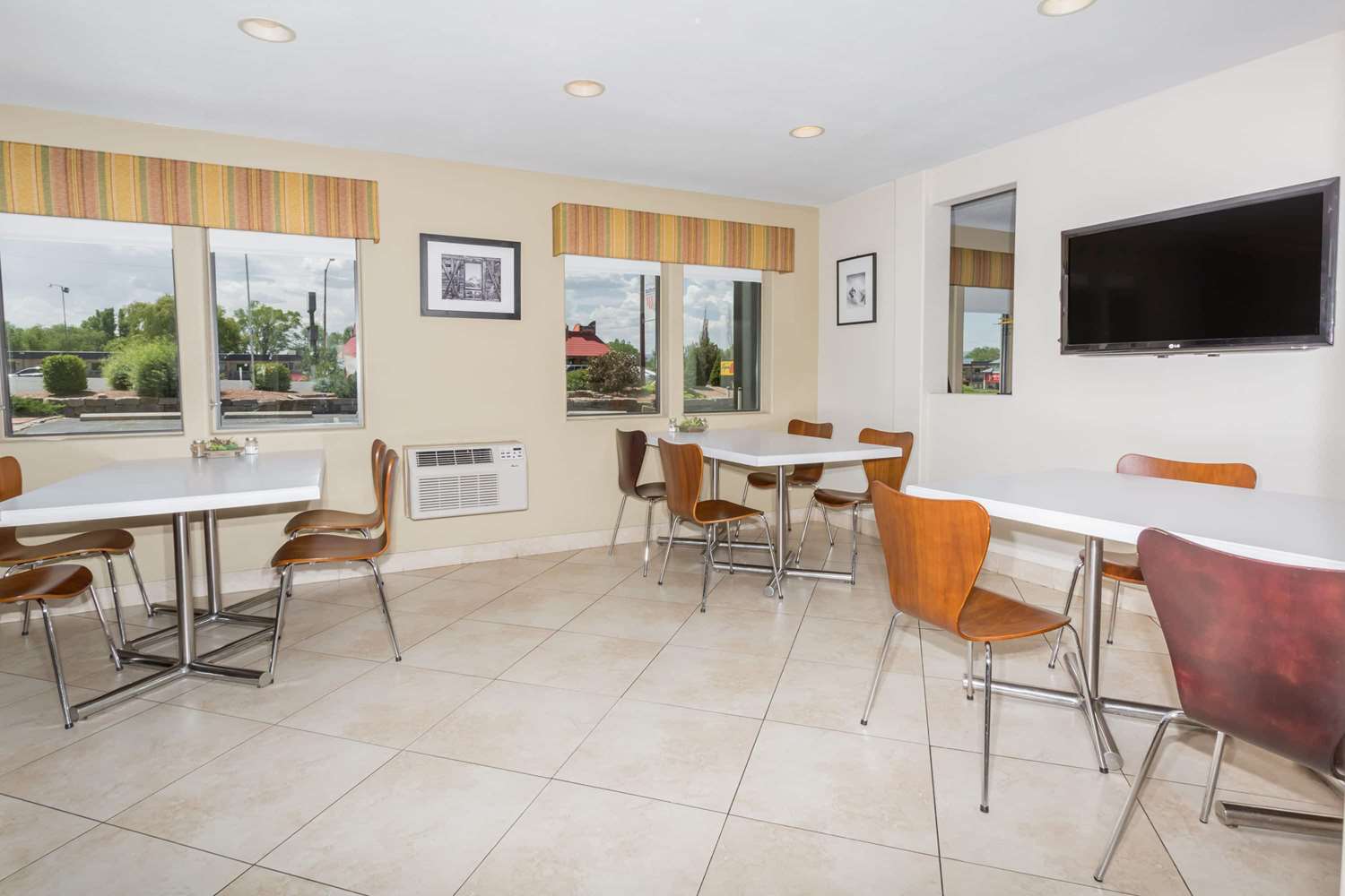 Super 8 By Wyndham Montrose 13/17