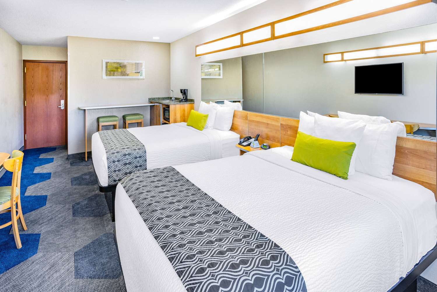 Microtel Inn & Suites By Wyndham Johnstown 7/37