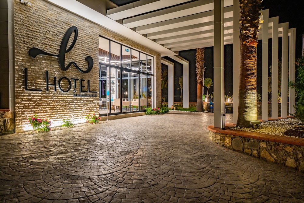 L HOTEL SARIGERME 34/48