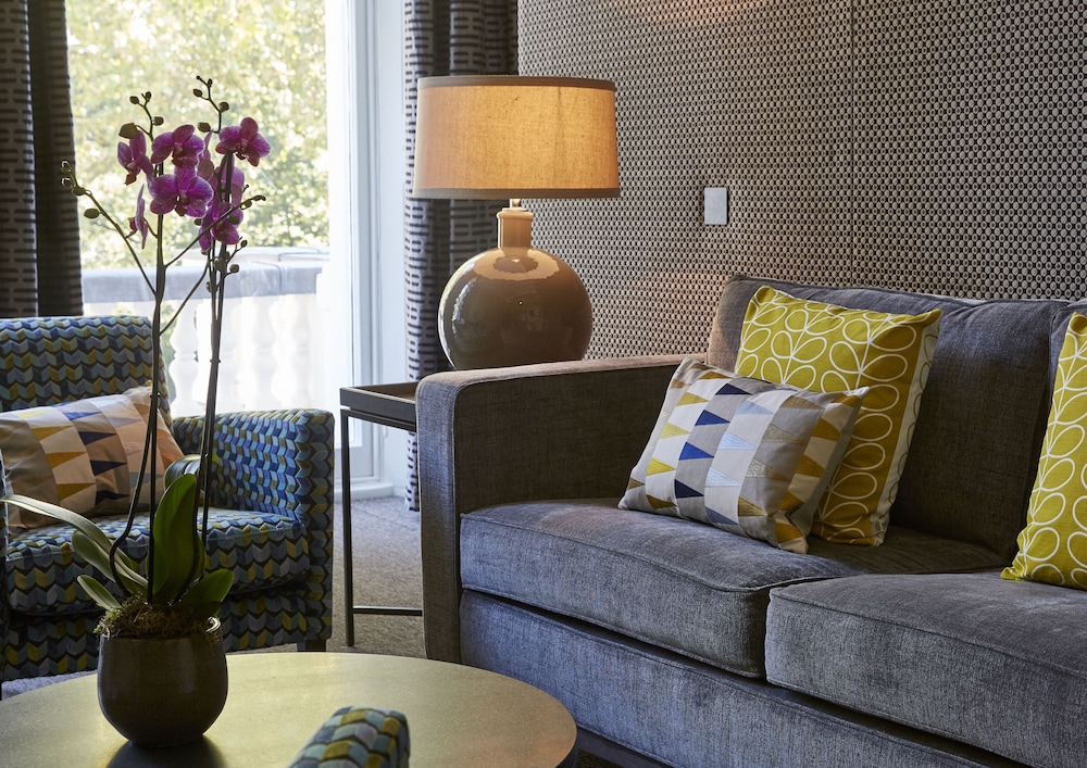 54 Queens Gate Hotel 40/50