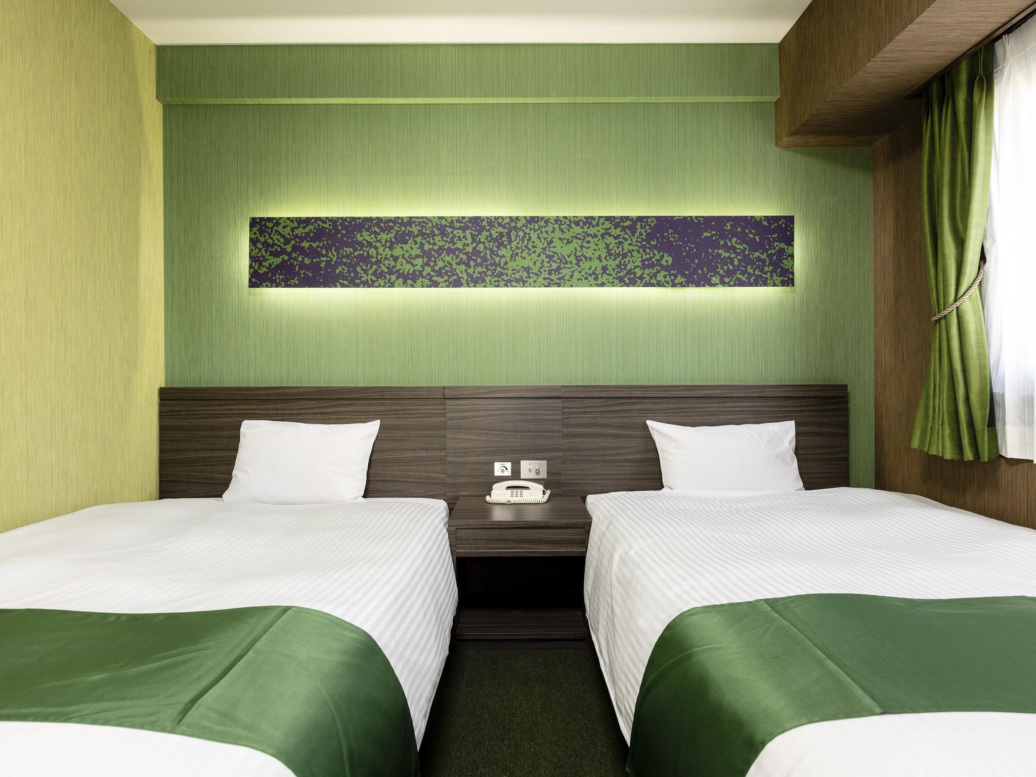 Room, Twin Beds, Sofa, Smoking