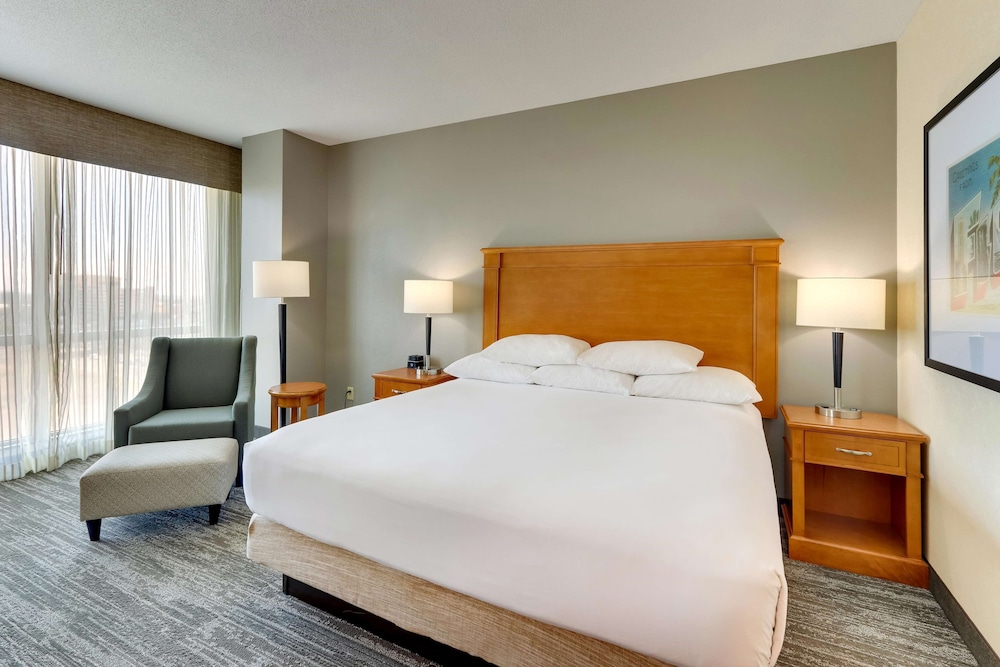 Drury Inn & Suites Orlando 18/60