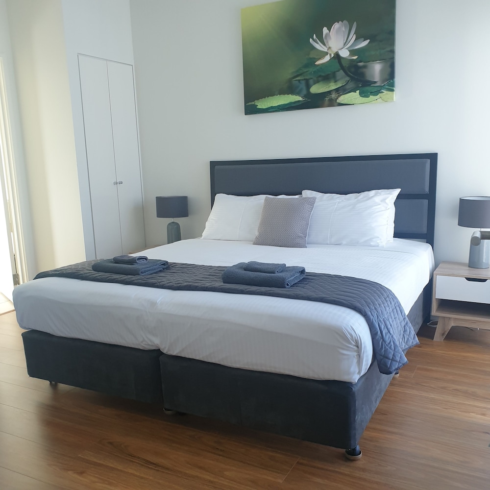 2 BEDROOMS, APARTMENT, CITY VIEW, 2 BATHROOMS