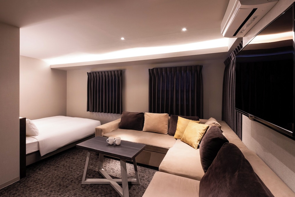 SUPERIOR, QUEEN BED