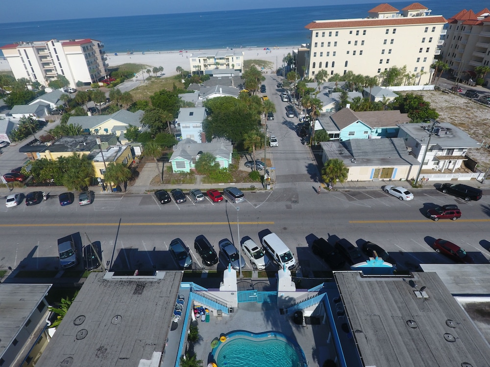 Royal North Beach All Suites 12/57