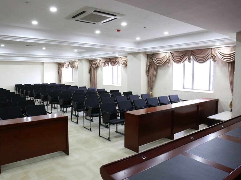 GREENTREE INN JIEYANG KONGGANG DISTRICT NORTH WANGJIANG ROAD HOTEL 33/39