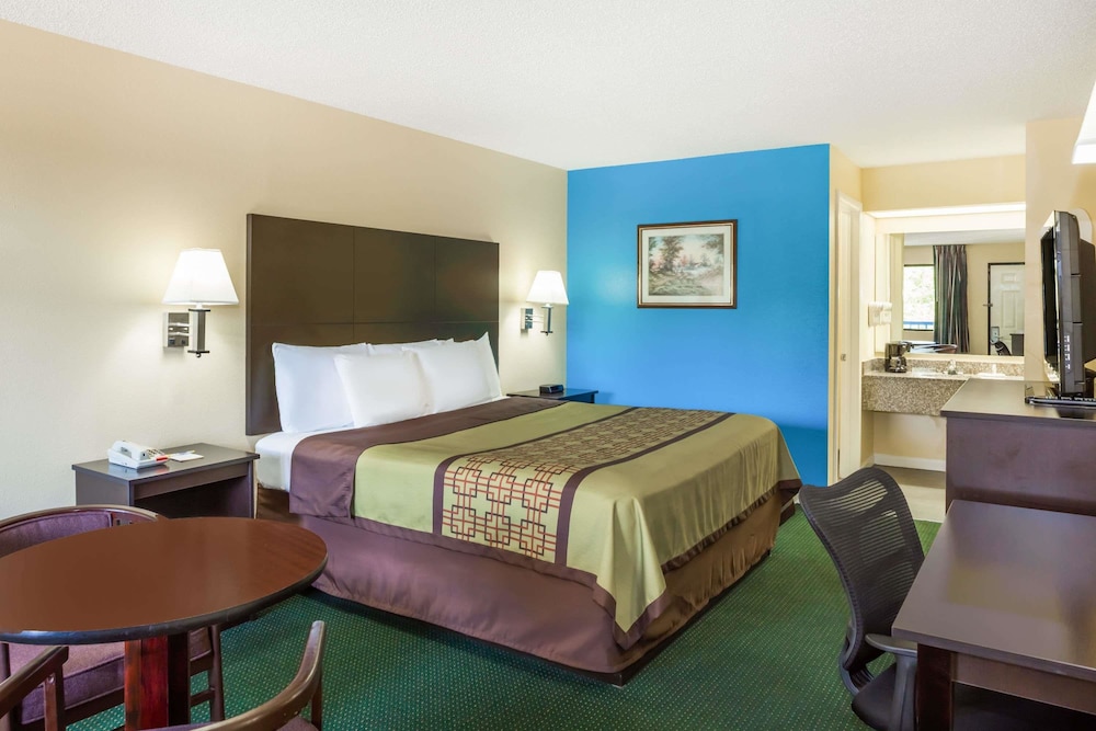 Days Inn by Wyndham Enterprise 5/26