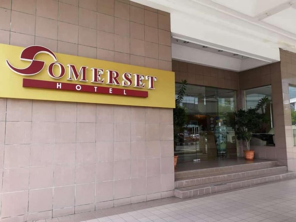 Somerset Hotel 22/34