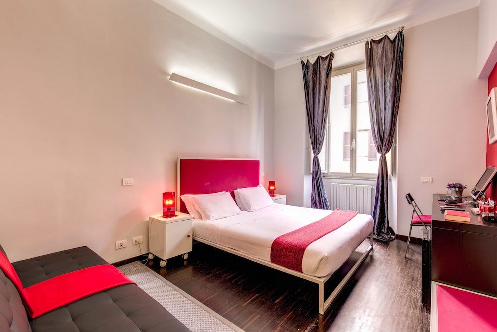 ECCE ROMA SUITES 24/47