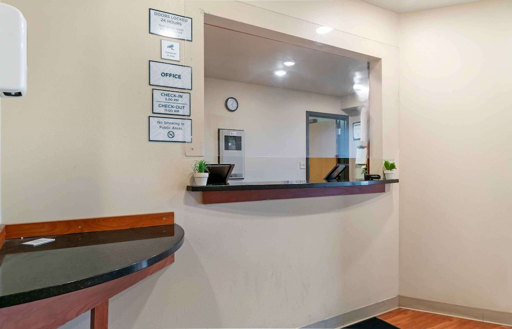 Woodspring Suites Grand Rapids South 6/42