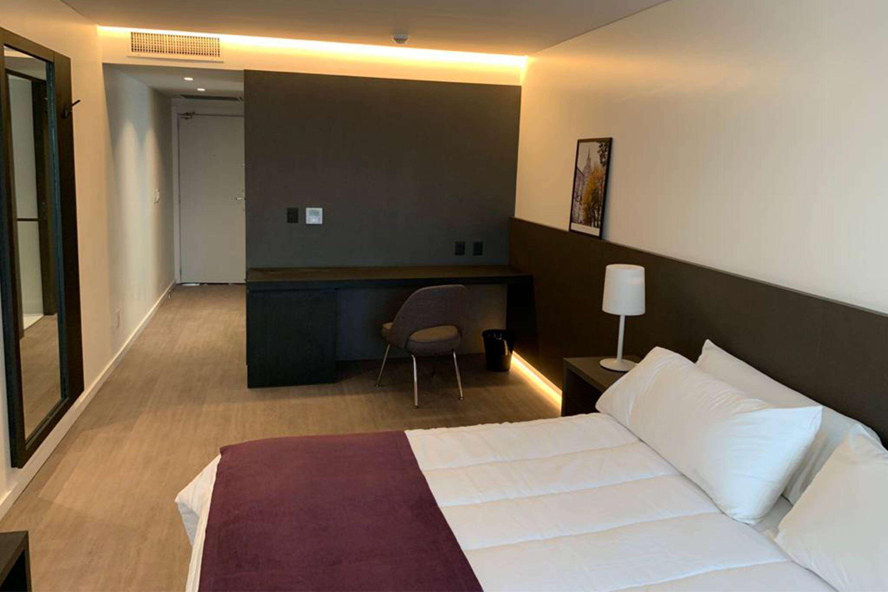 غرفة بسرير كينج بإطلالة على المدينة، Dazzler by Wyndham La Plata 3/6