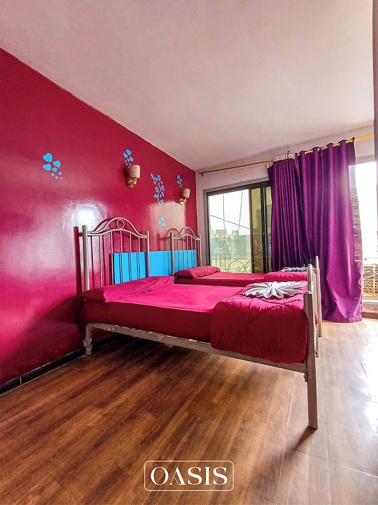 Oasis Hotel 24/50