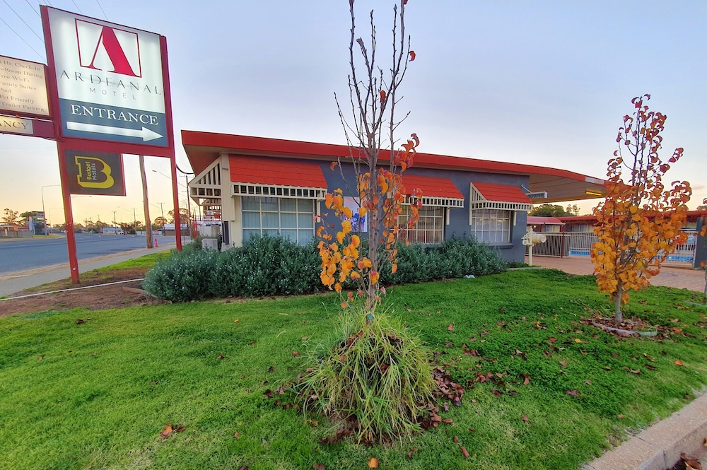 ARDEANAL MOTEL 44/48