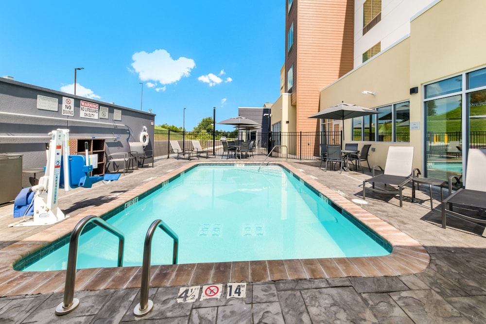 Fairfield Inn & Suites by Marriott Knoxville Clinton 30/33