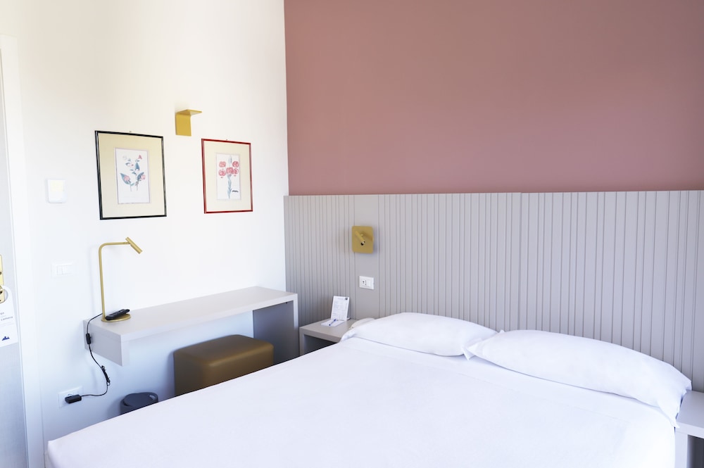 ROOM, FRENCH BED, LARGE SINGLE BED