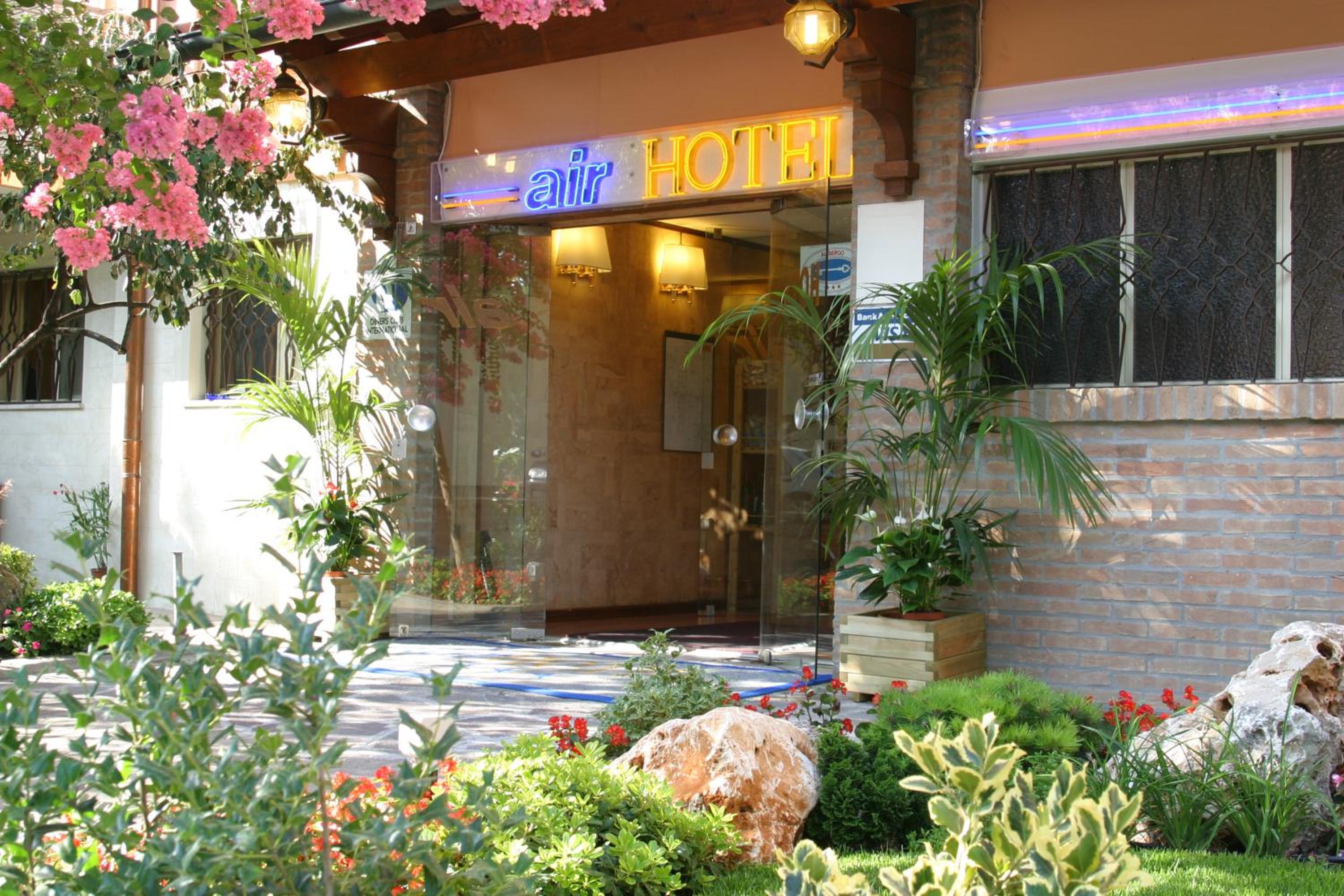 Air Hotel 2/50