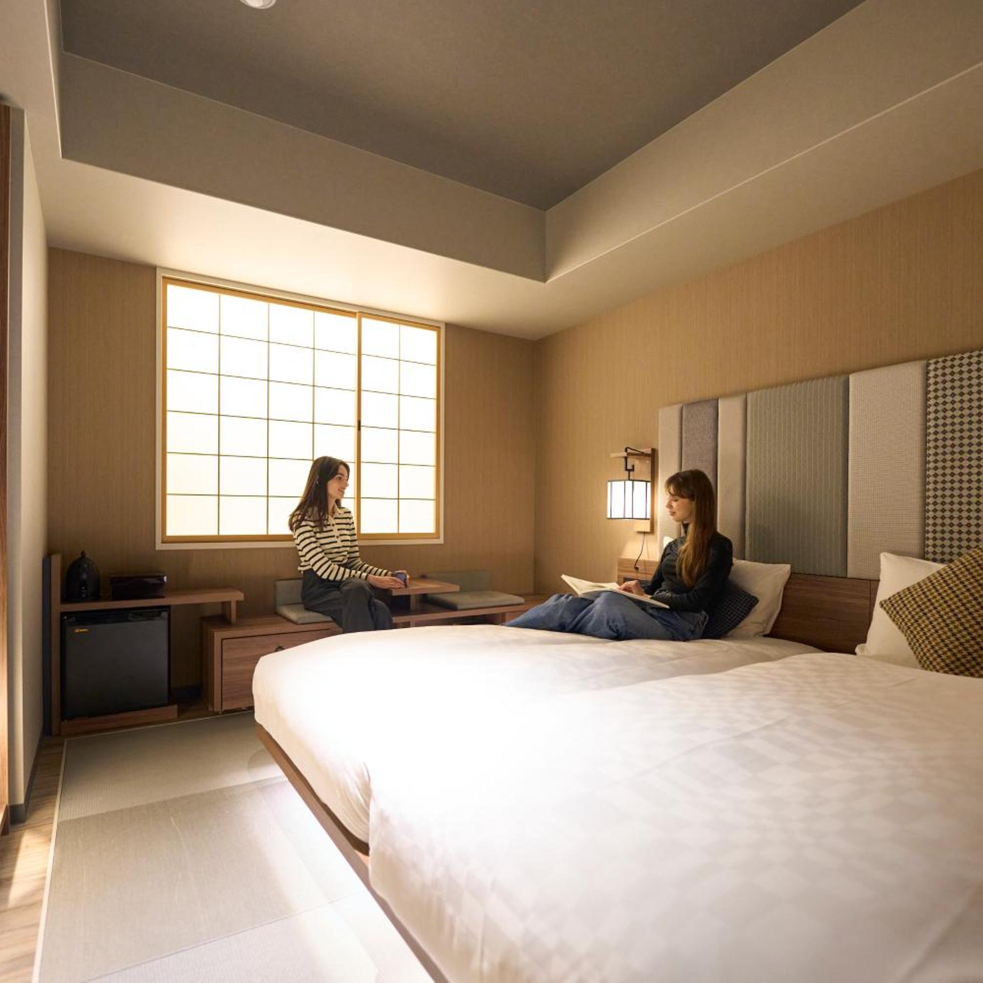 Hollywood, Standard, Twin Beds