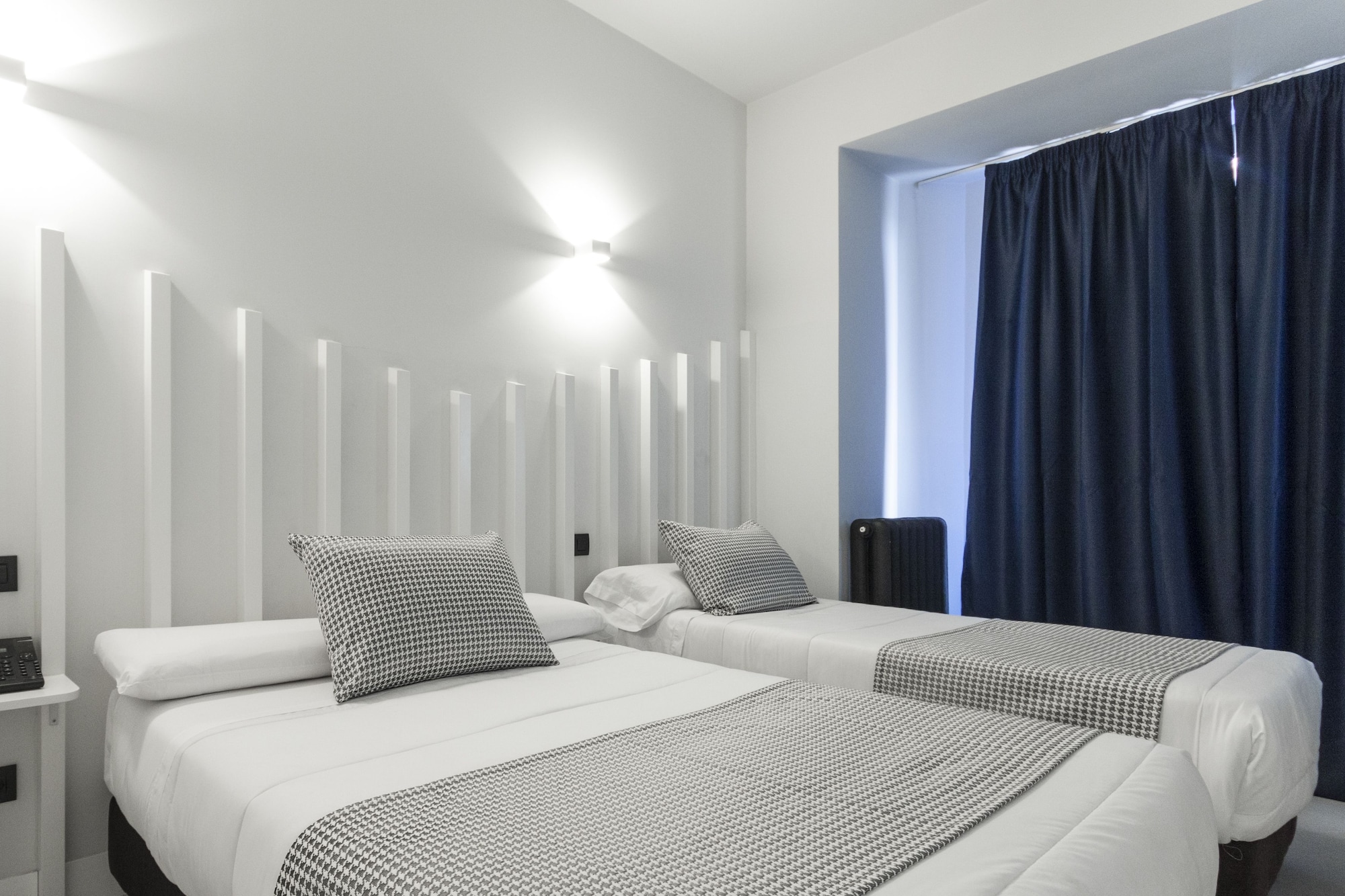 ROOM, TRIPLE, CITY VIEW