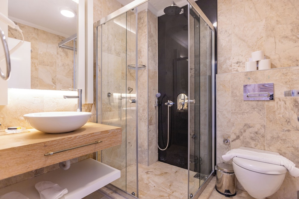Kalkan Saray Suites Hotel 69/74