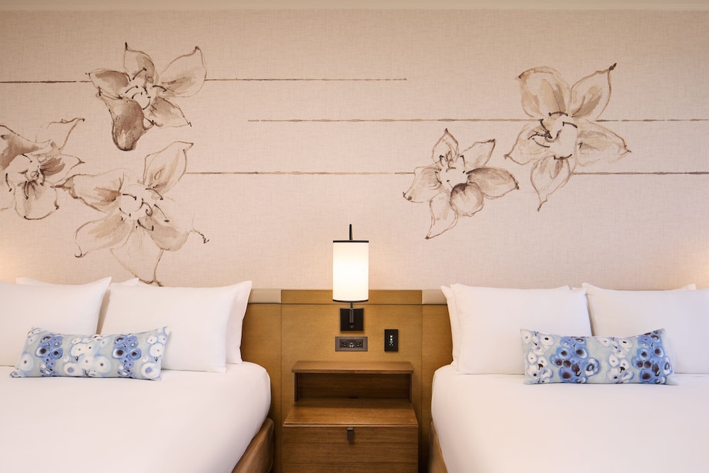 Premier, 2 Queen Beds, Ocean Front
