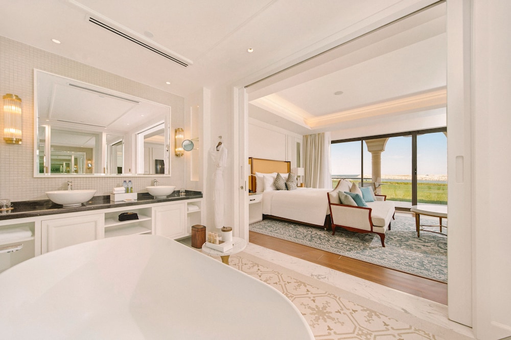 Royal, Ocean, Mansion, King Bed