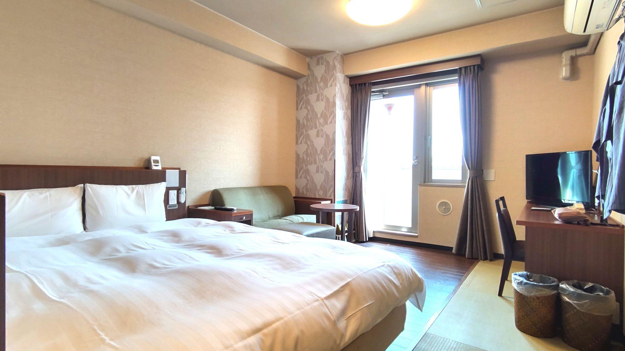 Room, Queen Bed, Riverside, Night View