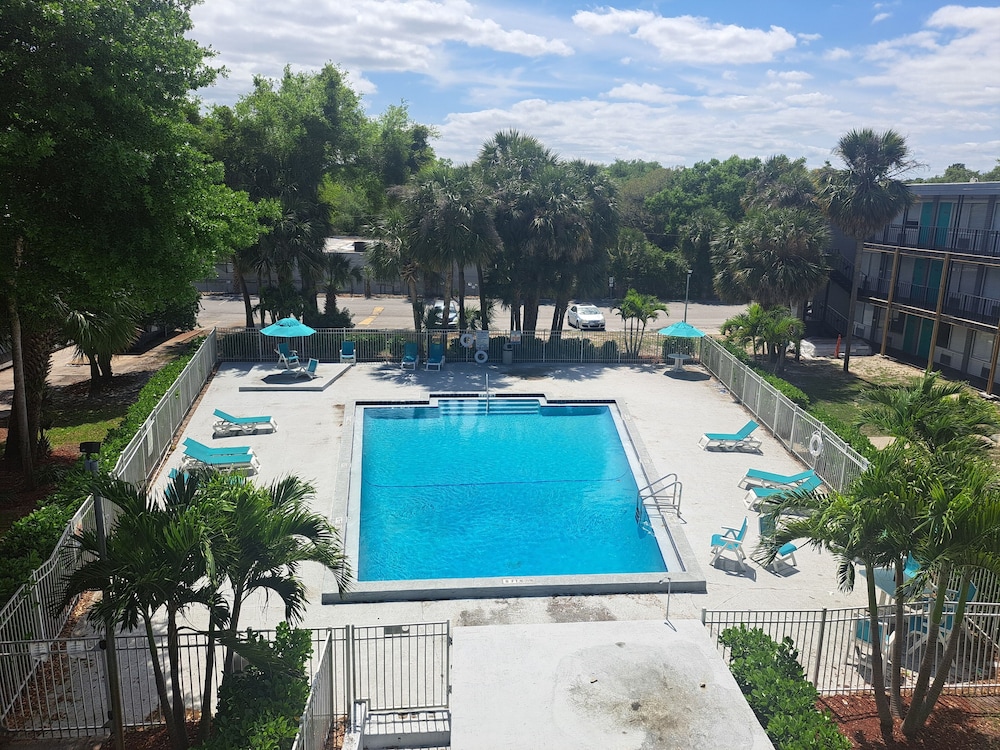 Altamonte Springs Hotel and Suites 35/40