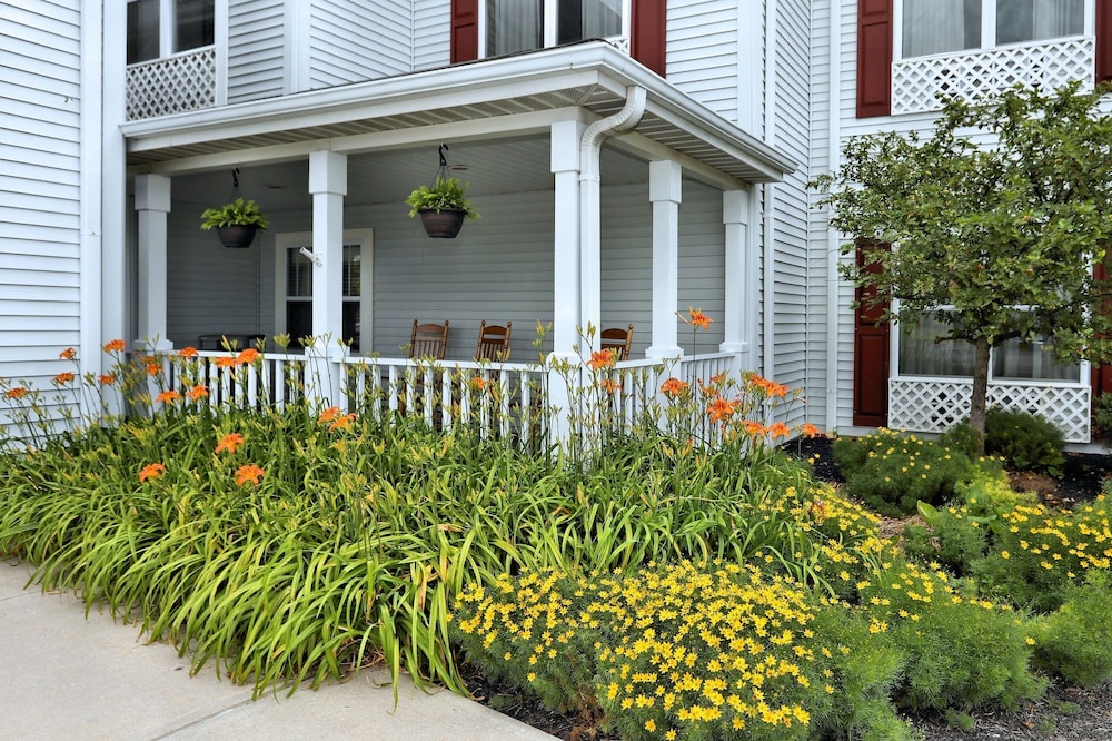 Lancaster Inn and Suites 58/64