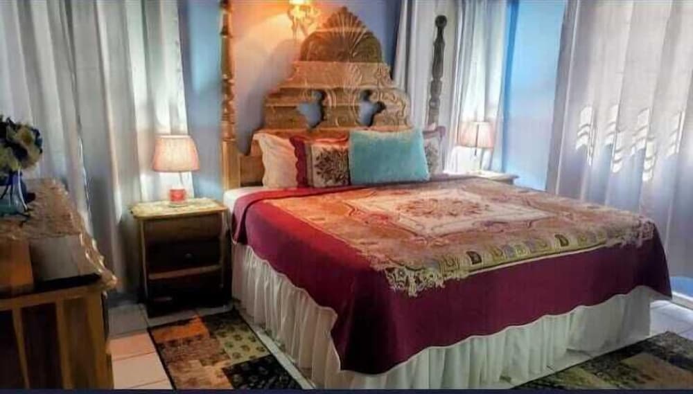Pinkhibiscus Guest House 18/50