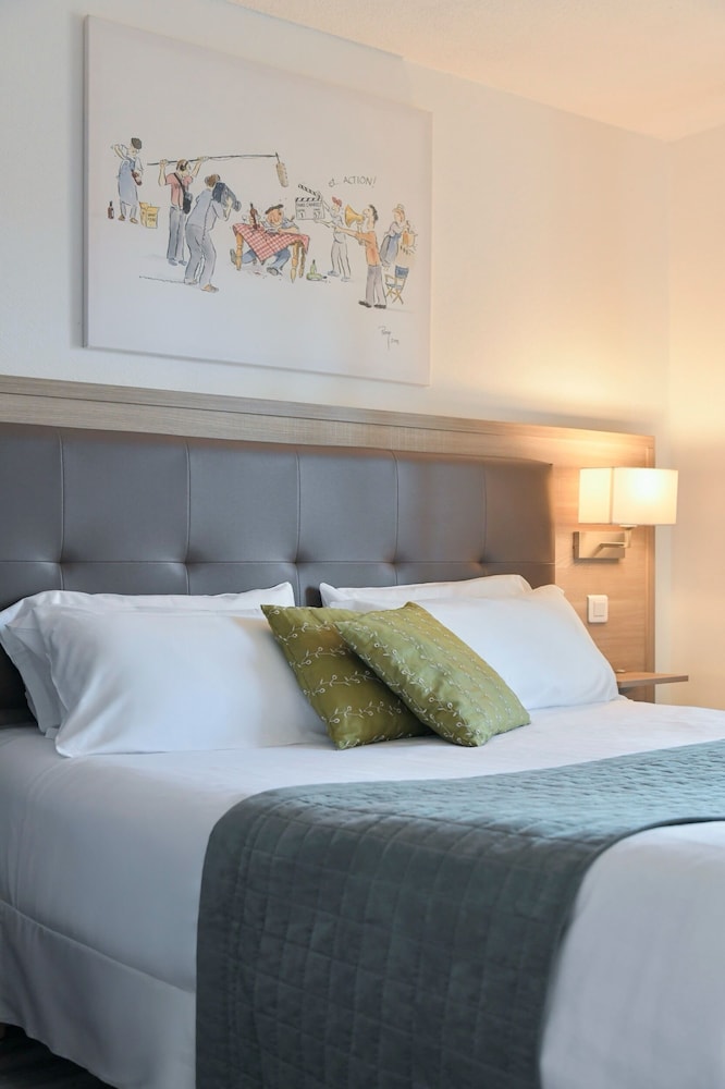 LOGIS HOTEL LES COMTES DE PARDIAC 14/34