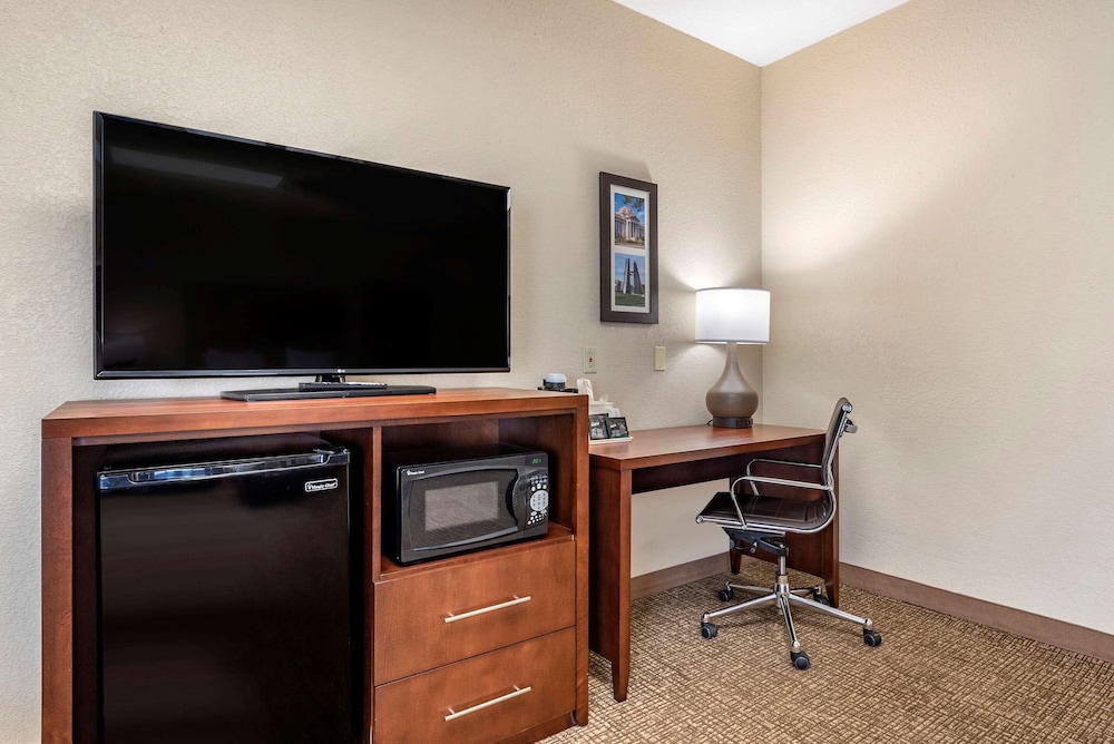 Comfort Inn Suites Pueblo 17/24