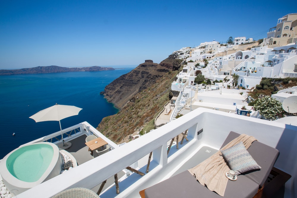 Chic Hotel Santorini 3/50
