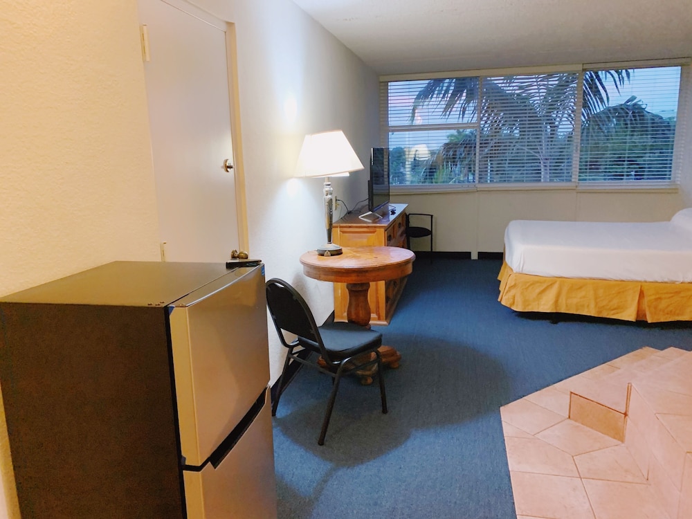 Miami Gardens Inn and Suites 30/30