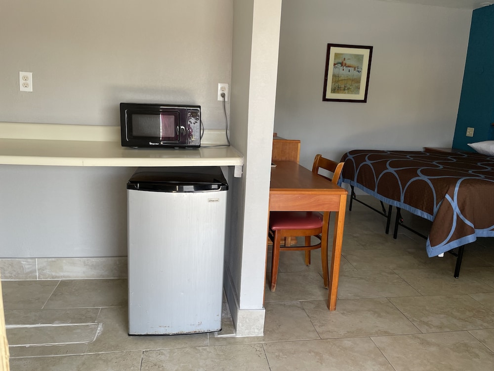 Americas Best Value Inn- Daytona Beach 23/35