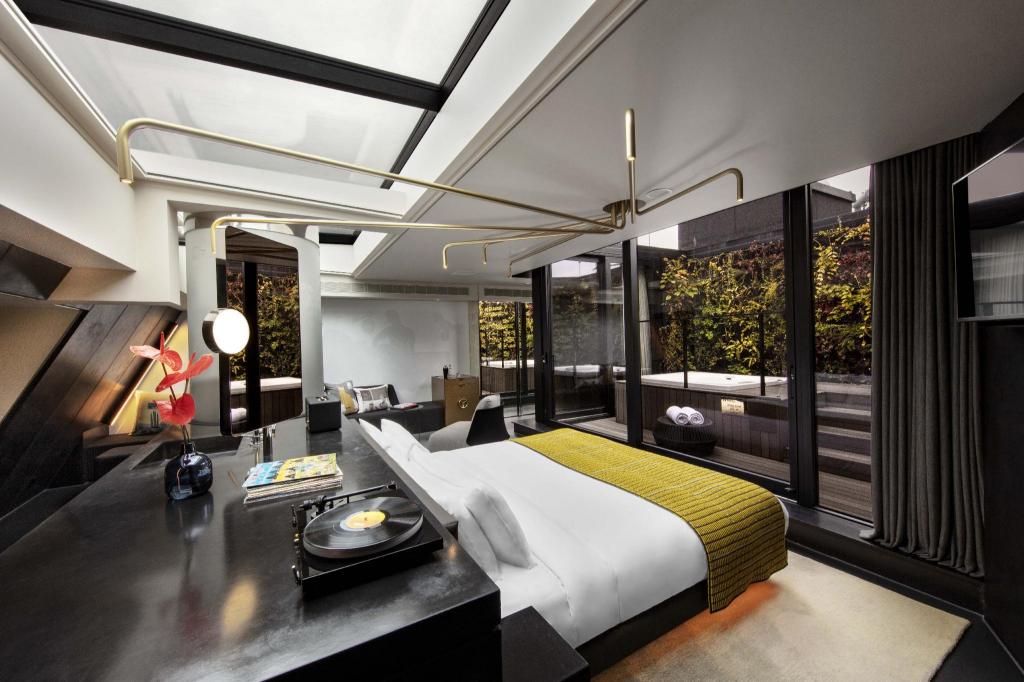 1 Bedroom, Urban, Bank, Suite, King Bed, Jetted Tub