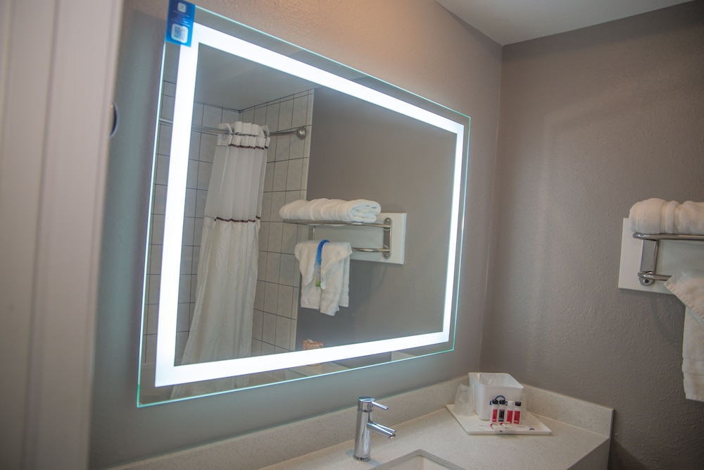 Days Inn by Wyndham Redwood City 34/55